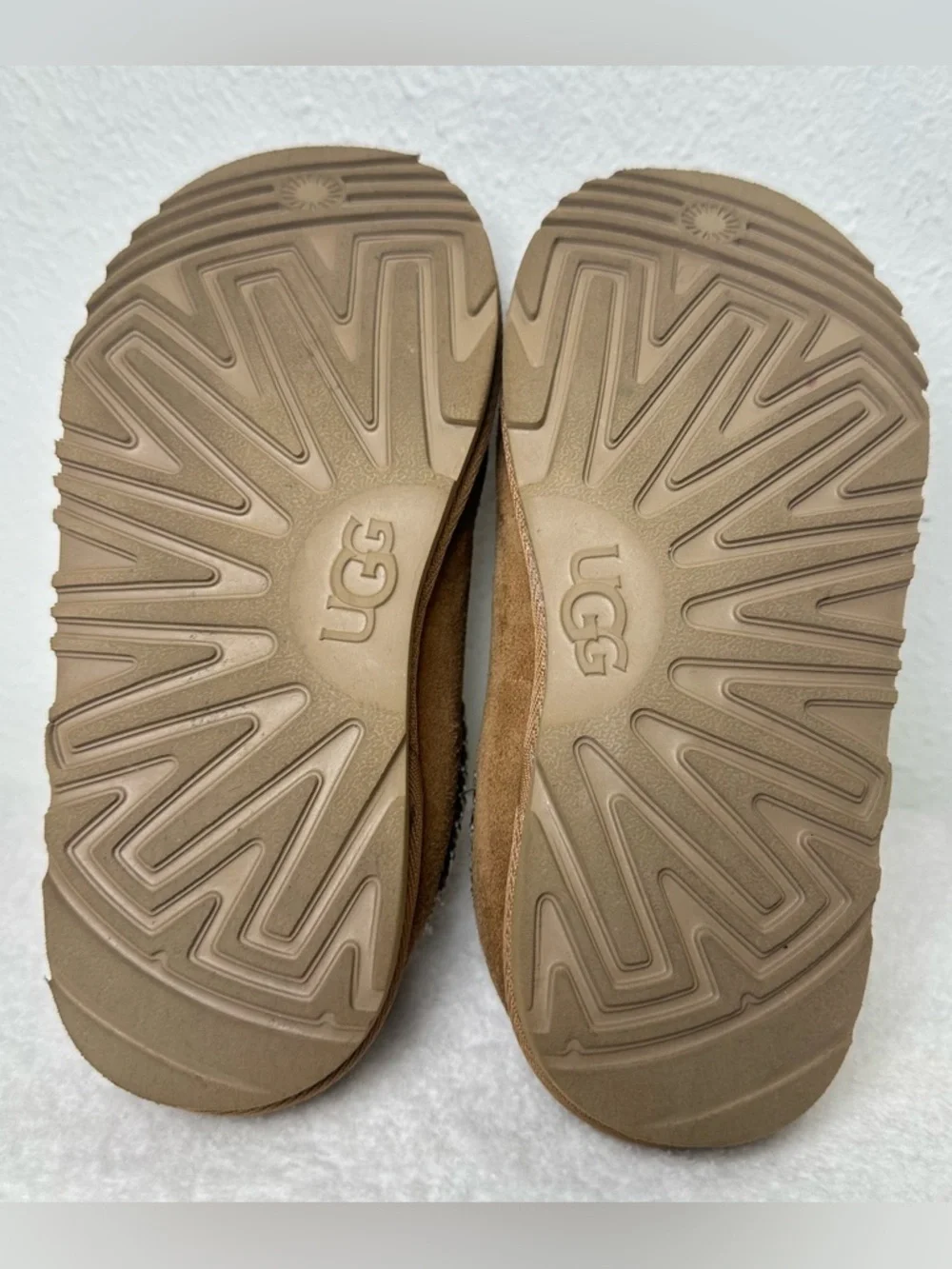 UGG Slip-On Suede Shearling Clogs - Chestnut Brown in Size 3